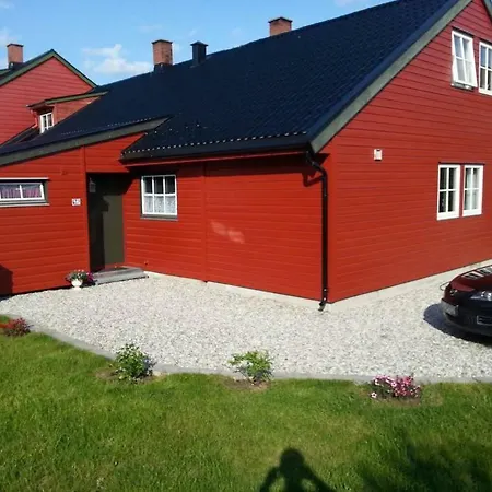 Romslig Leilighet Pa Maelan * Roros